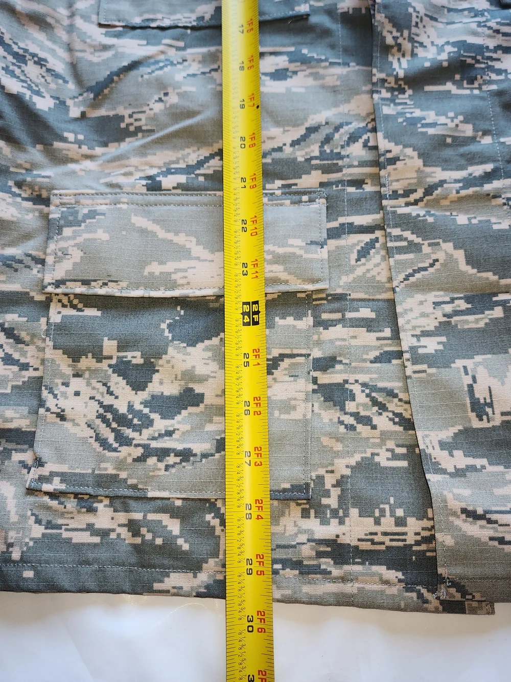 US ARMY Force Utility Camouflage Pattern Coat Men's Size 36L Is Used